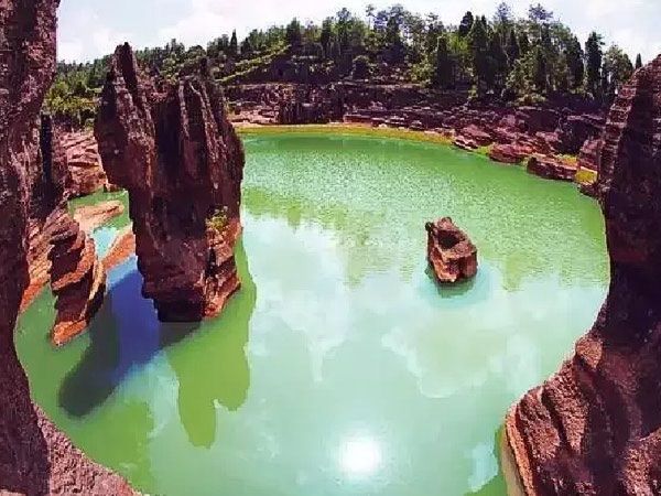 湘西芙蓉鎮(zhèn)、紅石林（坐龍峽、酉水畫廊）高品質(zhì)汽車2日游