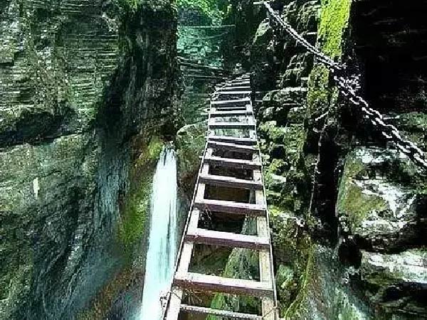 湘西芙蓉鎮(zhèn)、紅石林（坐龍峽、酉水畫廊）高品質(zhì)汽車2日游