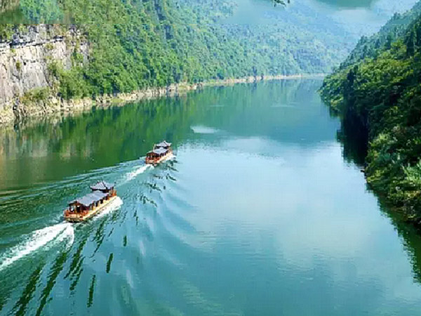 湘西芙蓉鎮(zhèn)、紅石林（坐龍峽、酉水畫廊）高品質(zhì)汽車2日游