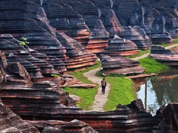 湘西芙蓉鎮(zhèn)、紅石林（坐龍峽、酉水畫廊）高品質(zhì)汽車2日游