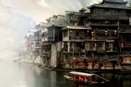 鳳凰古城、晚會(huì)、矮寨大橋、魔鬼玻璃棧道、墨戎苗寨汽車兩日游