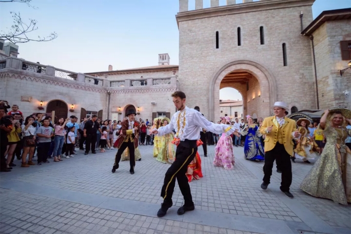 長沙?華誼兄弟電影小鎮(zhèn)、李自健美術(shù)館一日游