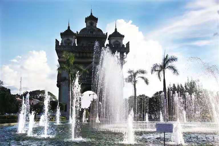 老撾?萬(wàn)象、萬(wàn)榮、瑯勃拉邦雙飛六日游